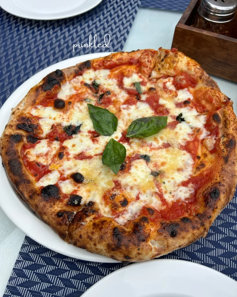 come a Napoli pizzeria in Old Manali